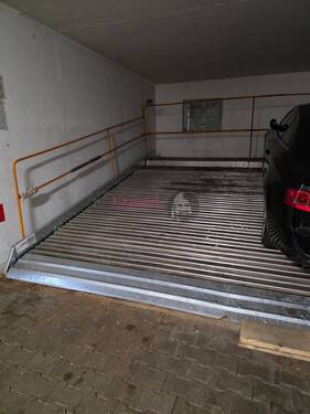Garage - Einfamilienhaus zum Kaufen in München