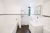 Gepflegtes Badezimmer - 