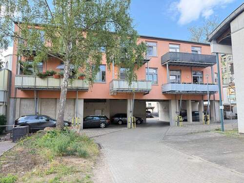 Die Hof - und Zufahrtsansicht - 