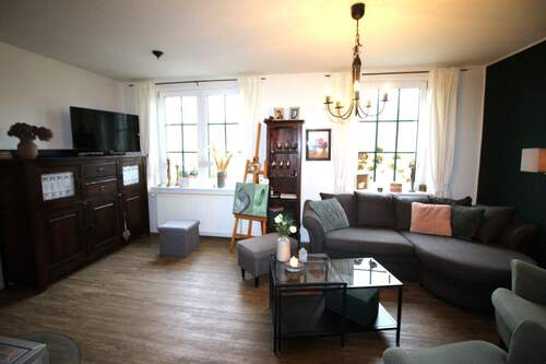 Wohnzimmer - Mehrfamilienhaus, Wohnhaus mit 90,00 m&sup2; in Krummendeich zum Kaufen