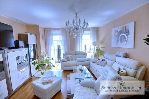 Wohnzimmer - wunderschöne 3-Zimmer Wohnung mit Balkon im 1. OG der Ziegelstraße, Meerane, ab 01.10.2026 frei