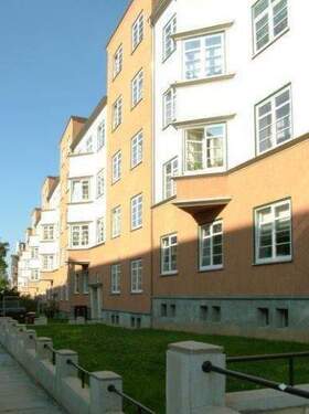 Hauseingang - 2 Zimmer Etagenwohnung zur Miete in Chemnitz