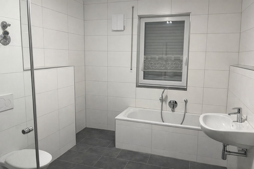 Moderne Badezimmer Penthouse.png - Etagenwohnung mit 81,40 m&sup2; in Nördlingen zur Miete