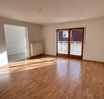 GERÄUMIGE WOHNUNG MIT BALKON UND CARPORT IM SCHÖNEN RABENSTEIN - Chemnitz Reichenbrand