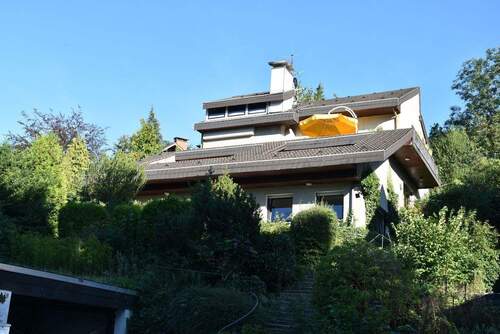 Frontansicht - Exclusives Einfamilienhaus mit Einliegerwohnung in ruhiger Lage mit traumhafter Aussicht