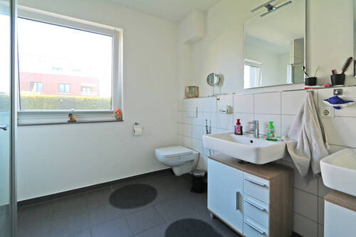 V1536 Badezimmer Haus rechts EG - 