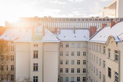 Wohnung in Berlin-Mitte - Fantastische Lage in Berlin-Mitte! Historische Altbau-Wohnung inkl. Einbauküche, Gäste-WC, Kamin