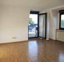 Helle 2-Zimmer-Dachgeschosswohnung mit Stadtblick, Balkon & Garage – 62 m² – bezugsfähig ab ca. 15.11.2025 - Bad Brückenau