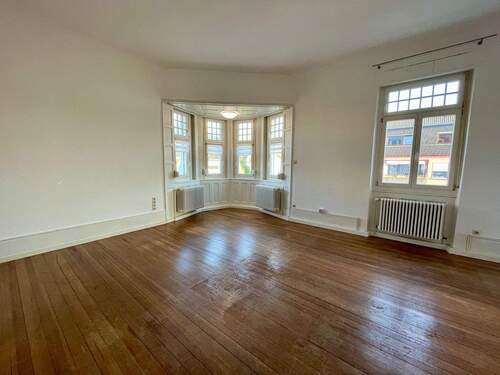 Zimmer - Stilvoll wohnen im Herzen von Oberkirch: Großzügige, helle 4-Zimmer-Wohnung (Gründerzeithaus) mit Wintergarten und Balkon