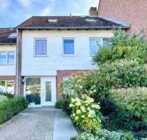 Familienfreundliches Reihenmittelhaus mit Wintergarten und Garage. Ein Zuhause, das Raum zum Leben schenkt ! - Springe