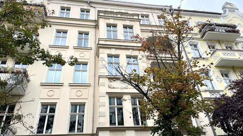 Hausansicht - Barrierefreie Erdgeschosswohnung im schönen Altbau im begehrten Winskiez