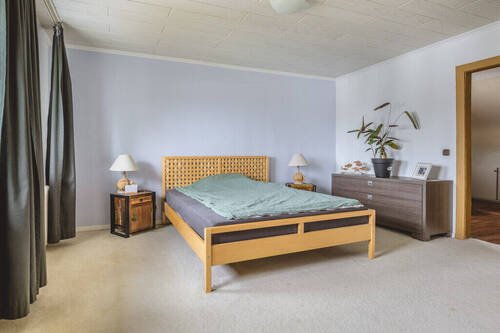 Schlafzimmer 1. Wohneinheit - 6 Zimmer Mehrfamilienhaus, Wohnhaus zum Kaufen in Simmerath