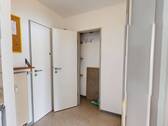 Flur mit Abstellraum - 