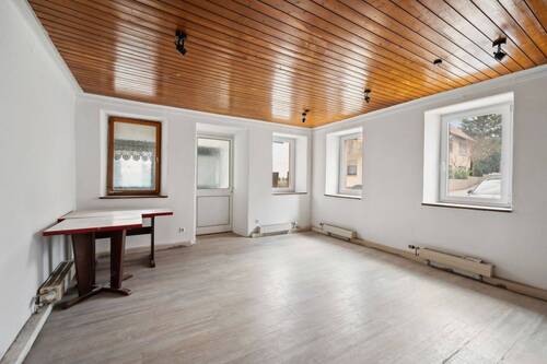 Gastronomiefläche - 8 Zimmer Mehrfamilienhaus, Wohnhaus in Freiberg am Neckar