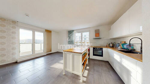 große, helle Wohnküche - 4 Zimmer Etagenwohnung zum Kaufen in Schönefeld