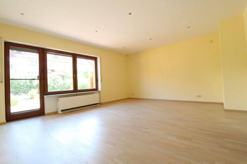 Wohnzimmer-EG - Doppelhaushälfte mit 155,30 m&sup2; in Karlsbad zum Kaufen