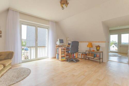 Großes Arbeitszimmer als Durchgangszimmer zum Schlafzimmer - 