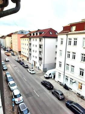 Blick vom Balkon in die Schellingstr..jpg - 