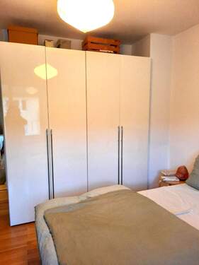 Schlafzimmer zum Innenhof.jpg - 