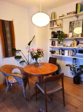 im Wohnzimmer ist Platz für Esstisch.jpg - 2 Zimmer Etagenwohnung zur Miete in München
