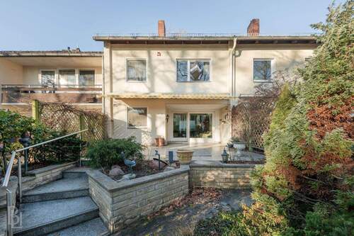 Außenansicht hinten - Townhouse - Zentrale Lage, privates Wohnen