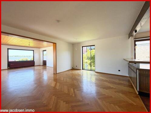 Blick in den Ess- und Wohnbereich - 