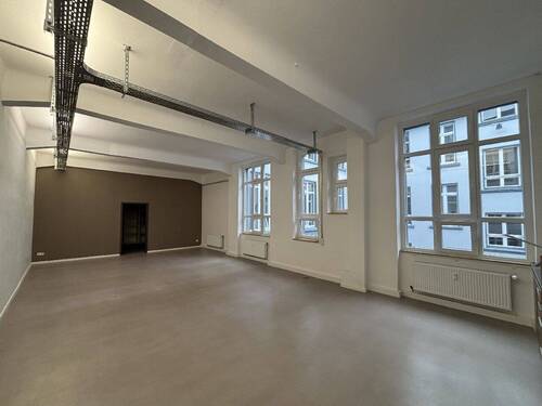 Bild 1 - TOP Investment - nur 740 EURm² : Industriedesign und Jugendstil - Wohn-Geschäftshaus !