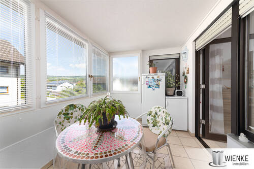 Wienke_Immobilien_Makler_Waldshut_Tiengen_Hochrhei - Wintergarten, Garage, Einbauküche, vollständig renoviert, ETW in beliebter Lage von Lauchringen