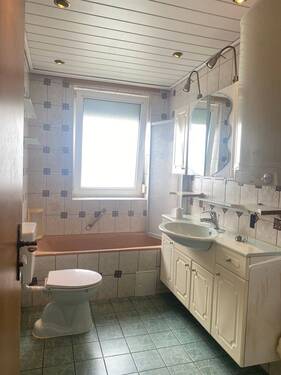 Badezimmer - 3 Zimmer Etagenwohnung in Herzogenaurach