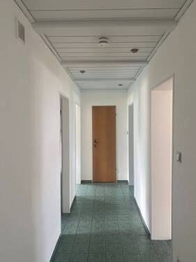 Flur - Etagenwohnung mit 68,80 m² in Herzogenaurach zum Kaufen