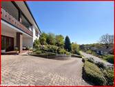Zufahrt zum Carport - 7 Zimmer Einfamilienhaus zum Kaufen in Süderschmedeby