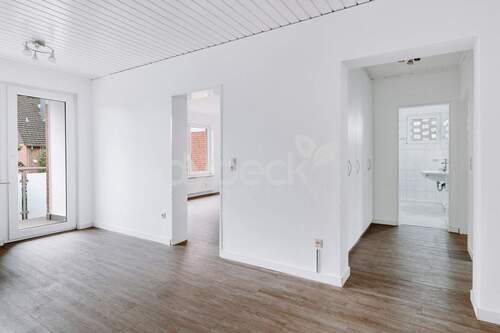 Flur mit Einbauschränken - 