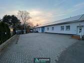 Haus mit Gewerbeeinheit - 