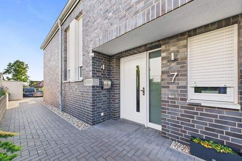 CAM03586G0-PR0052-STILL009 - 