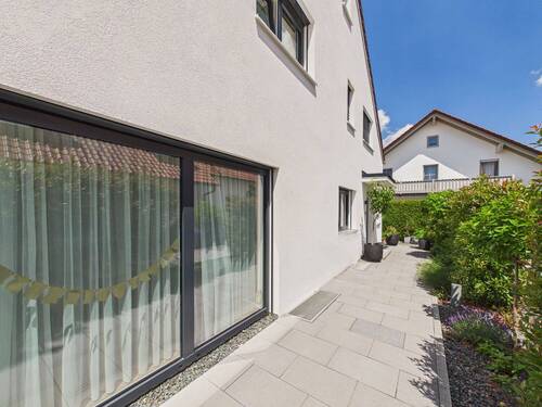 Eingang - 5 Zimmer Doppelhaushälfte in Ergolding
