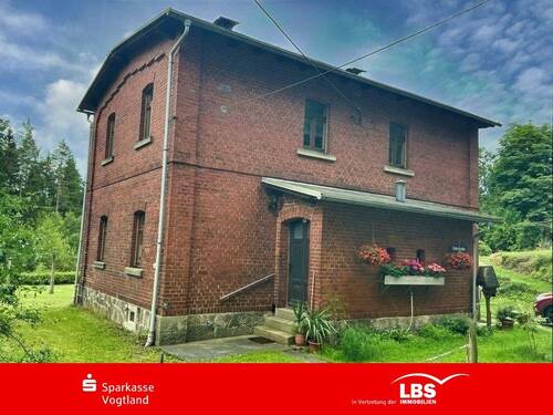 Straßenansicht - Wohnen, Leben, Durchatmen - 79.000,00 EUR Kaufpreis, ca.  110,00 m² Wohnfläche