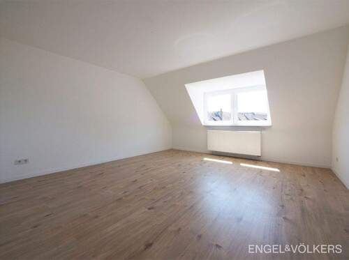 Bild 2 - 4 Zimmer Etagenwohnung zur Miete in Saarbrücken