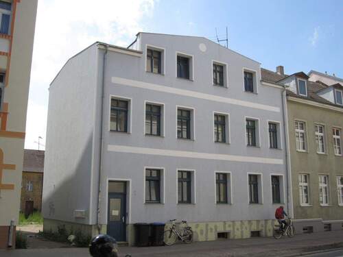 Straßenansicht - 2-Raum-Wohnung in der Anklamer Straße Nähe Theater zu vermieten