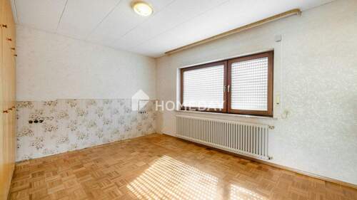 1. OG Schlafzimmer 1 - 