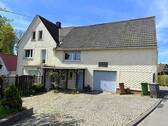 Vorderansicht - Gemütliches Einfamilienhaus mit Scheune, Gästehaus und wunderschönem großzügigem Garten in Kölbingen