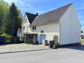 Seitliche Ansicht - 5 Zimmer Mehrfamilienhaus, Wohnhaus in Kölbingen