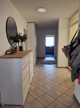 Flur.jpg - 4 Zimmer Etagenwohnung in Ohmden