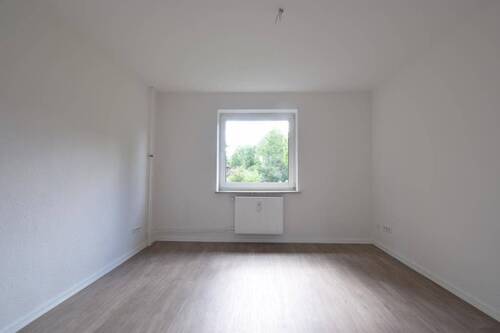 Lichterfülltes Wohnzimmer - 2 Zimmer Etagenwohnung in Schwarzenbek