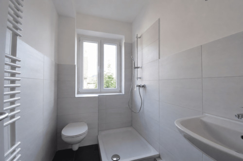 Modernes Badezimmer - 