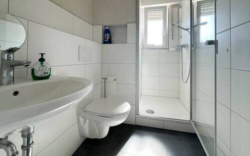 1.OG Kompaktes Duschbad – bereit für frische Ideen - 