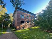 Hausansicht - ***BUCHHOLZ INNENSTADTLAGE***TOLLE 3 ZIMMER DG-WOHNUNG MIT BALKON IN BAHNHOFSNÄHE***