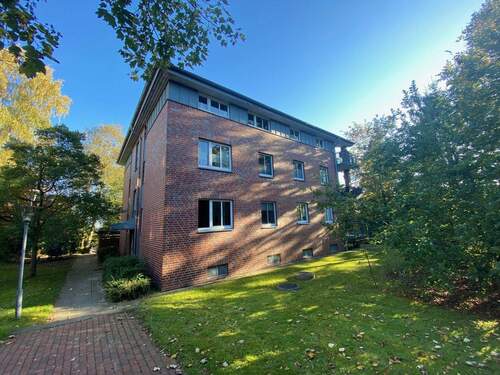 Hausansicht - ***BUCHHOLZ INNENSTADTLAGE***TOLLE 3 ZIMMER DG-WOHNUNG MIT BALKON IN BAHNHOFSNÄHE***