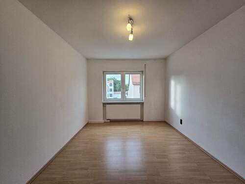 Wohnzimmer - Gemütliche 3 Zimmer Wohnung mit Balkon in Mögeldorf