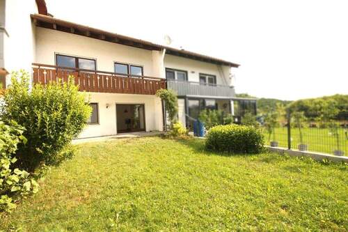 Hausansicht - Saniertes Reihenmittelhaus mit eigenem Garten in ruhiger, dennoch zentraler Wohnlage!