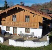 Bildschönes Landhaus mit Einliegerwohnung zum Spitzenpreis - Chieming / Fehling